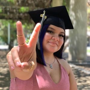 Meet your Posher, Esperanza